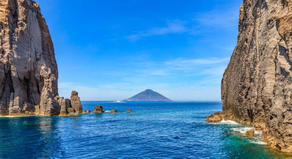 Private cruise by yacht to the Aeolian Islands